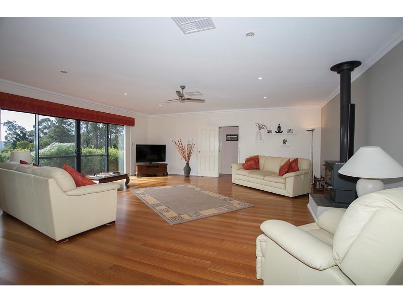 28 Hillview Street, Kalamunda WA 6076