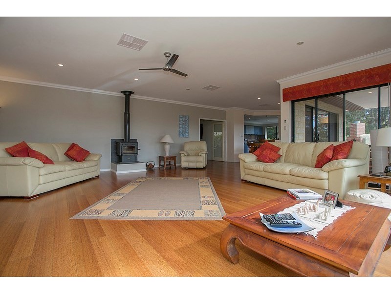 28 Hillview Street, Kalamunda WA 6076