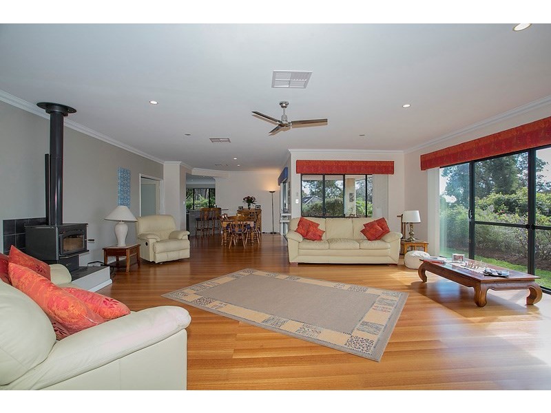 28 Hillview Street, Kalamunda WA 6076