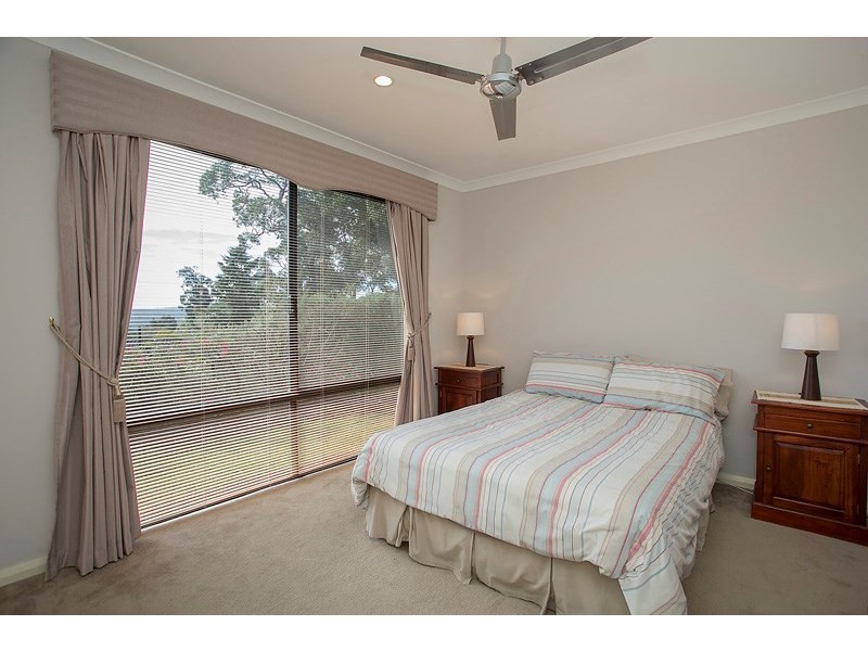 28 Hillview Street, Kalamunda WA 6076