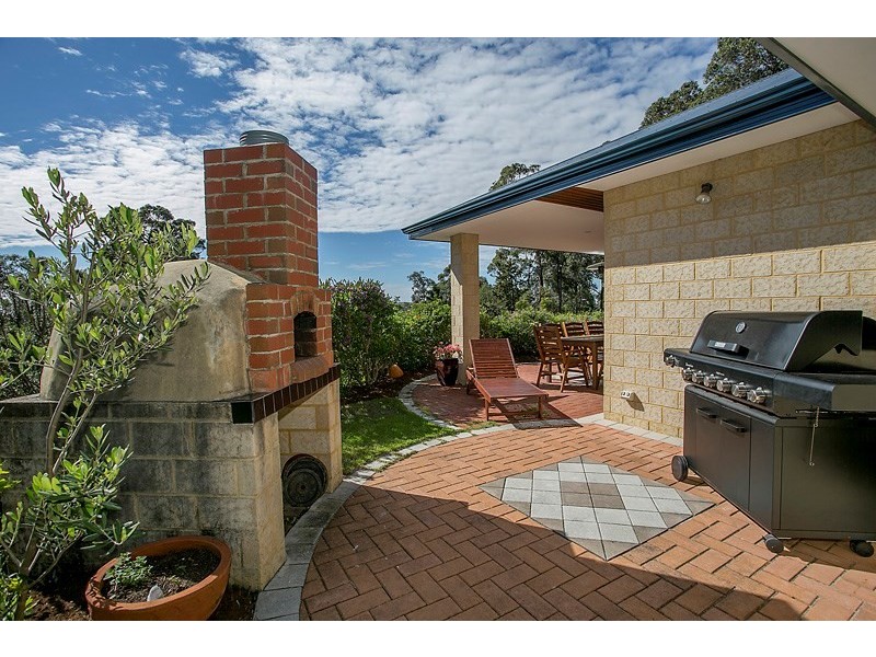 28 Hillview Street, Kalamunda WA 6076