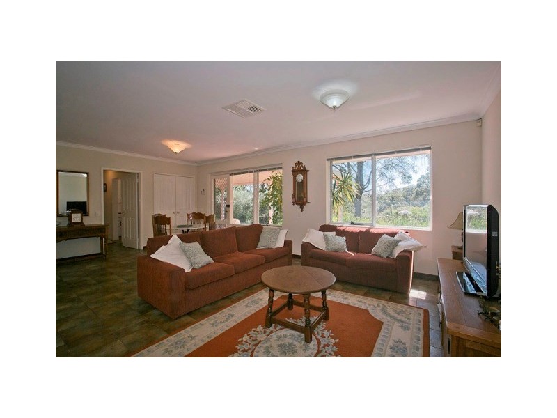 62 Valencia Road, Carmel WA 6076