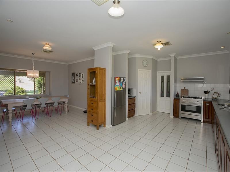 35 John Farrant Drive, Gooseberry Hill WA 6076