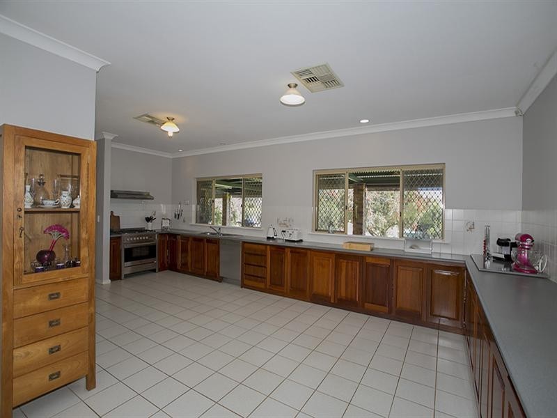 35 John Farrant Drive, Gooseberry Hill WA 6076