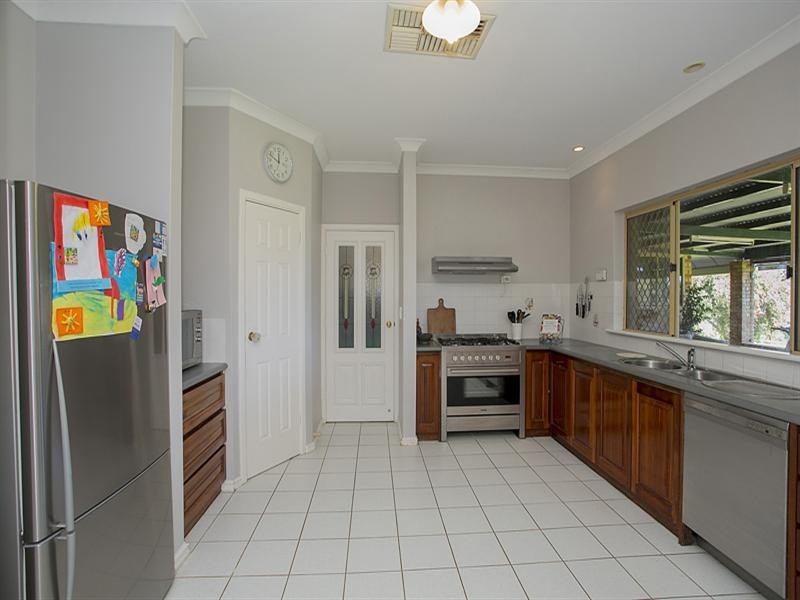 35 John Farrant Drive, Gooseberry Hill WA 6076