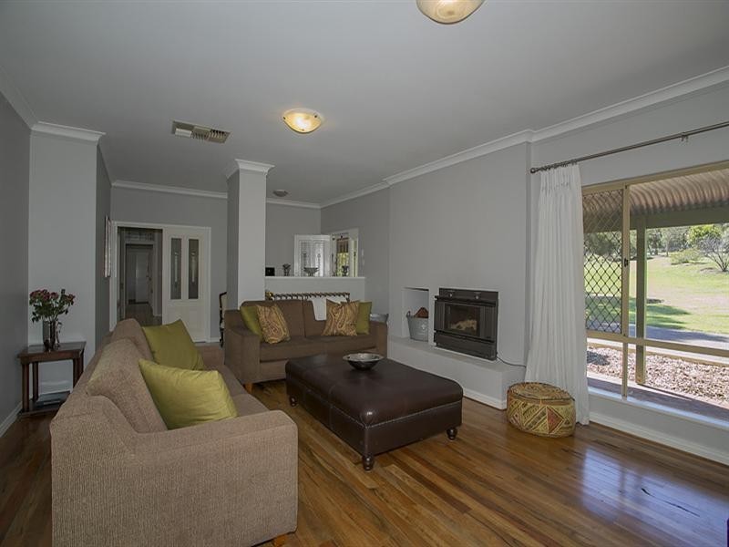 35 John Farrant Drive, Gooseberry Hill WA 6076