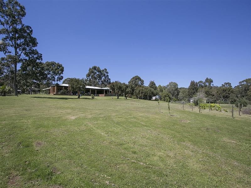 35 John Farrant Drive, Gooseberry Hill WA 6076
