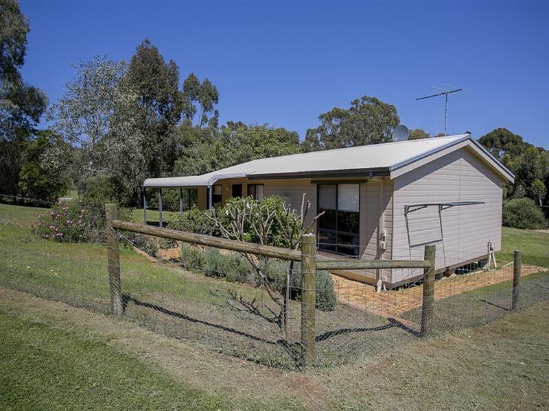 35 John Farrant Drive, Gooseberry Hill WA 6076