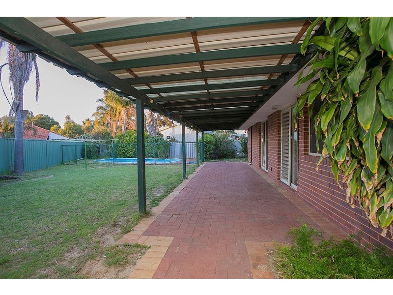 17 Tungsten Court, Forrestfield WA 6058