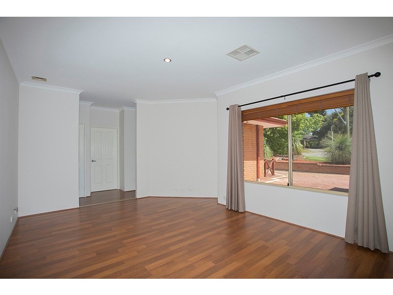 9 Cameron Close, Lesmurdie WA 6076