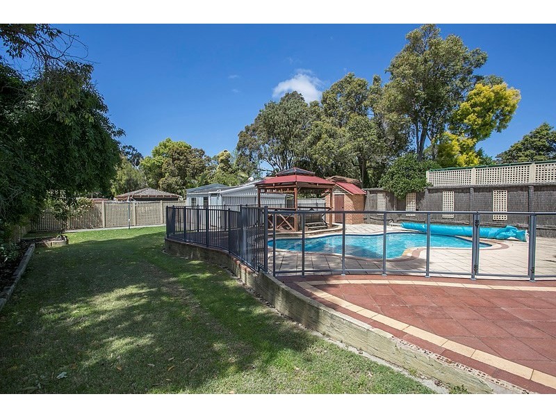 9 Cameron Close, Lesmurdie WA 6076