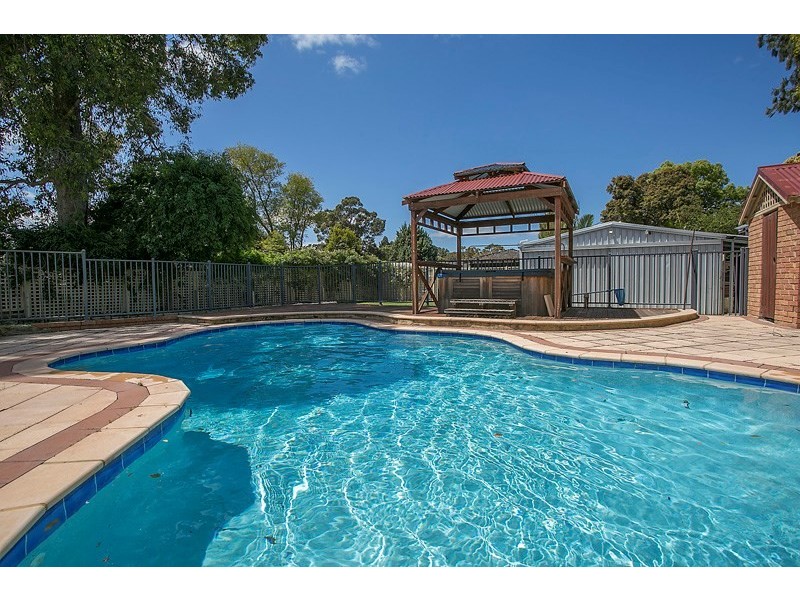 9 Cameron Close, Lesmurdie WA 6076