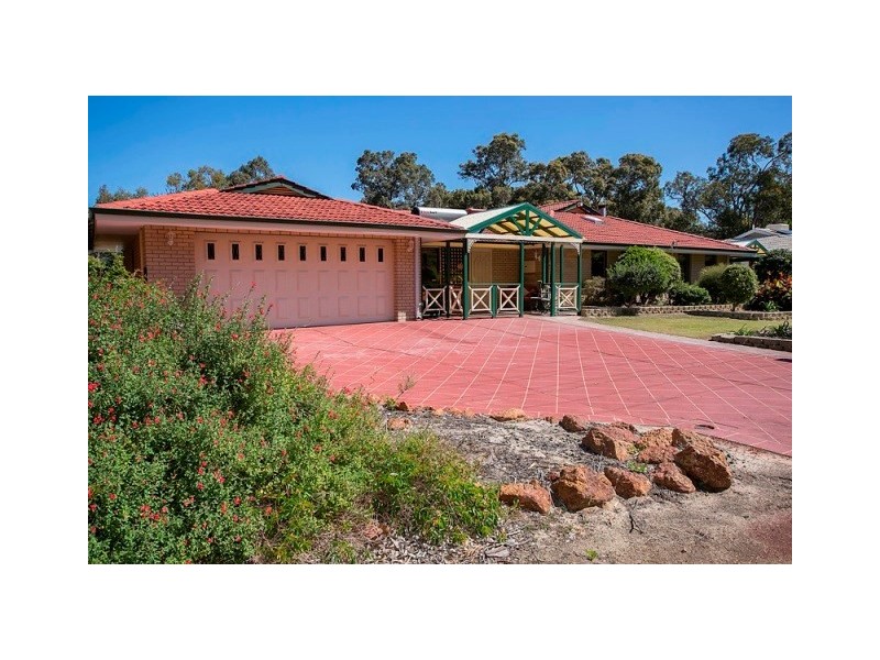 18 Flora Terrace, Lesmurdie WA 6076