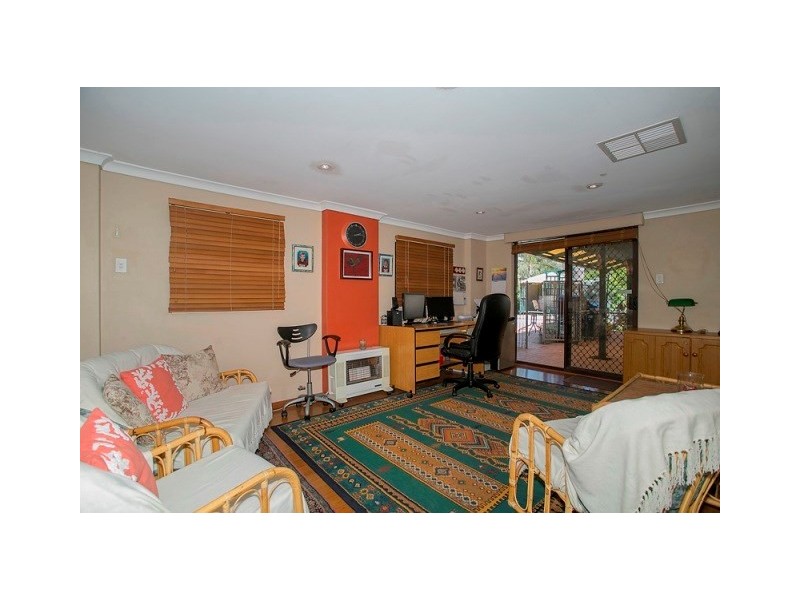 18 Flora Terrace, Lesmurdie WA 6076