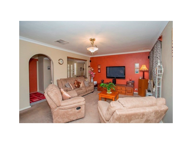 18 Flora Terrace, Lesmurdie WA 6076