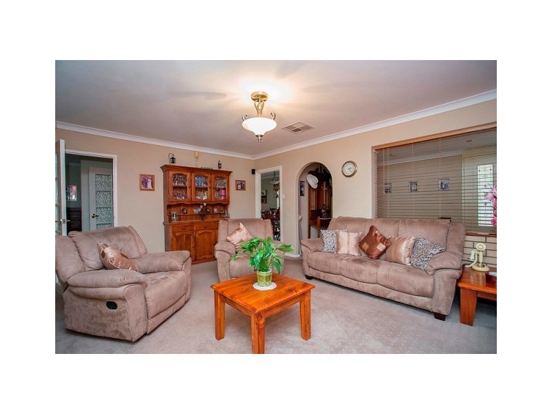 18 Flora Terrace, Lesmurdie WA 6076