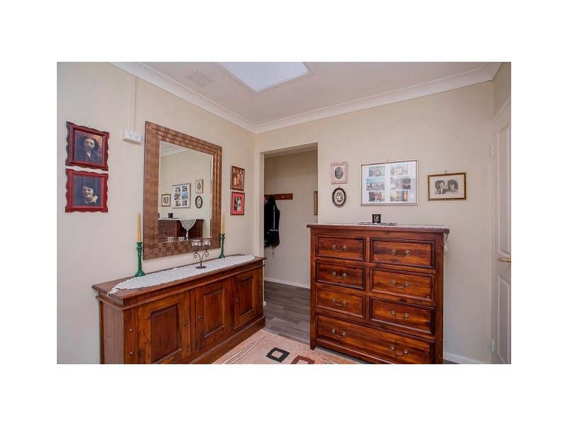 18 Flora Terrace, Lesmurdie WA 6076