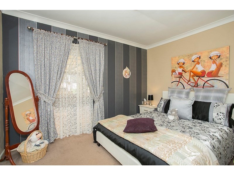 18 Flora Terrace, Lesmurdie WA 6076