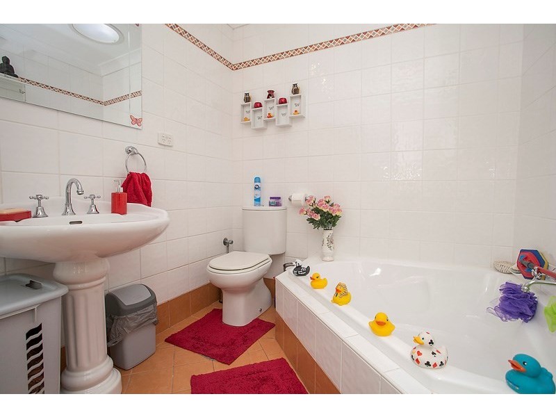 18 Flora Terrace, Lesmurdie WA 6076