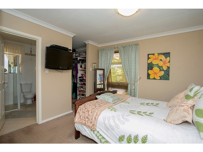 18 Flora Terrace, Lesmurdie WA 6076