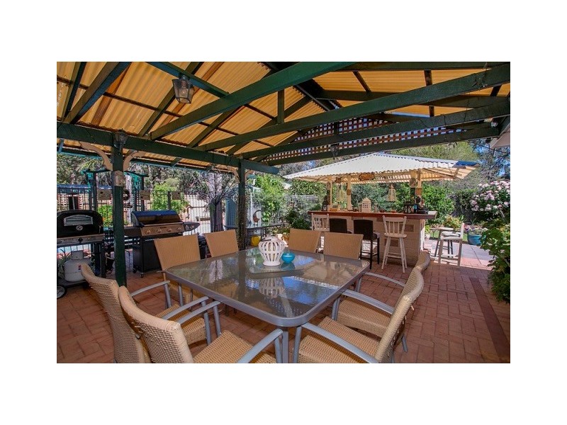 18 Flora Terrace, Lesmurdie WA 6076