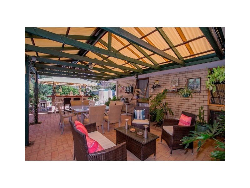 18 Flora Terrace, Lesmurdie WA 6076