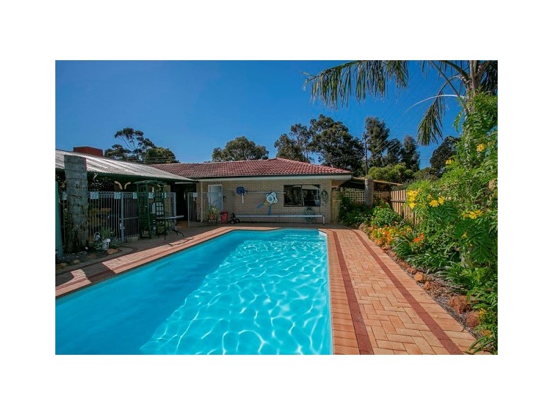 18 Flora Terrace, Lesmurdie WA 6076