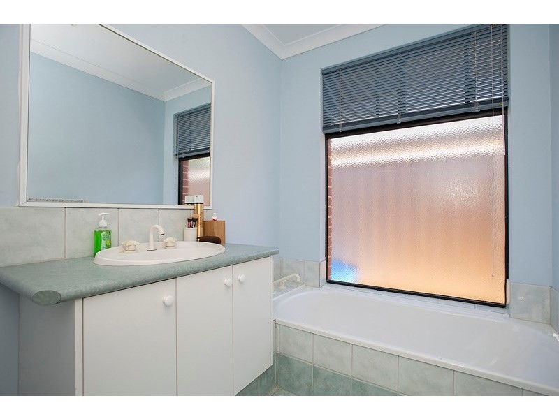 37 Myerson Crescent, Maida Vale WA 6057