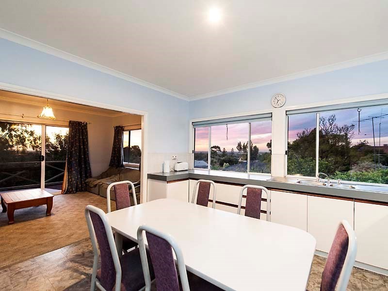 28 Derry Avenue, Mount Nasura WA 6112