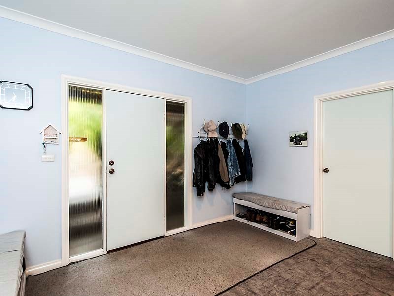 28 Derry Avenue, Mount Nasura WA 6112