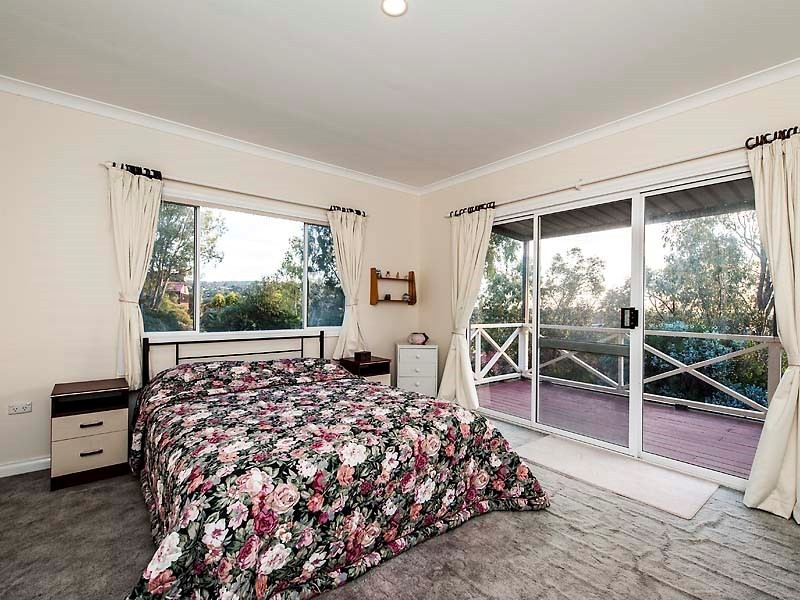 28 Derry Avenue, Mount Nasura WA 6112