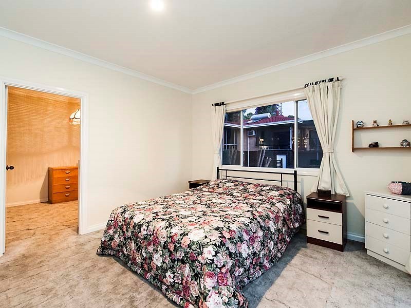 28 Derry Avenue, Mount Nasura WA 6112