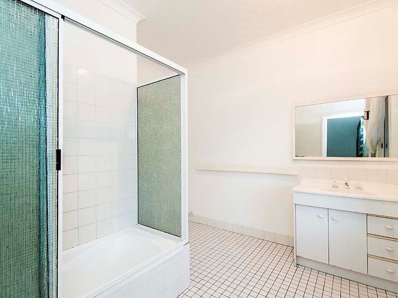 28 Derry Avenue, Mount Nasura WA 6112