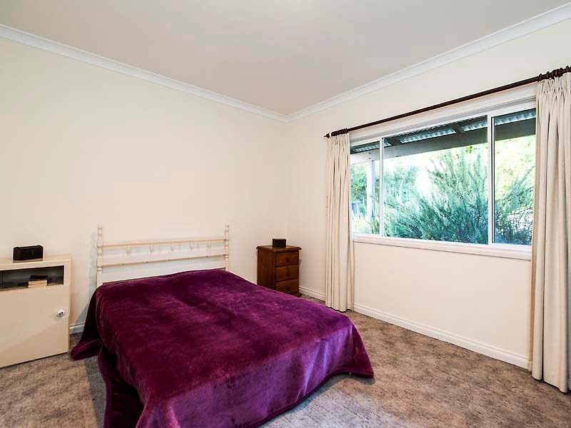 28 Derry Avenue, Mount Nasura WA 6112