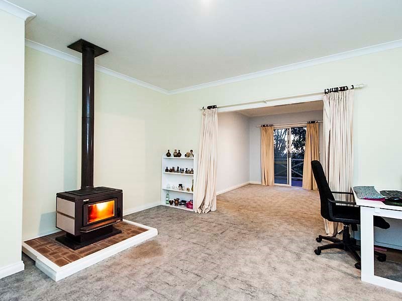 28 Derry Avenue, Mount Nasura WA 6112