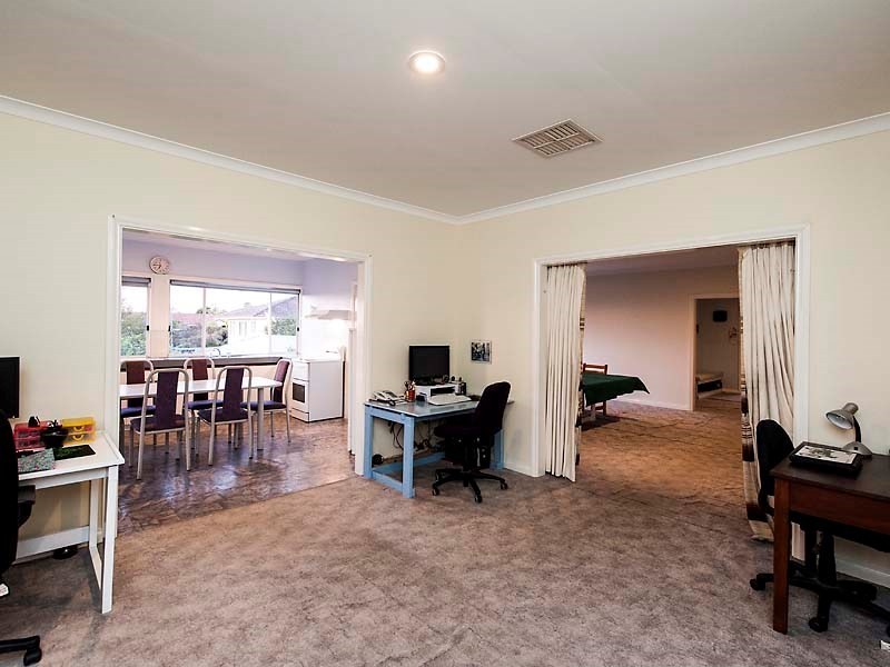 28 Derry Avenue, Mount Nasura WA 6112