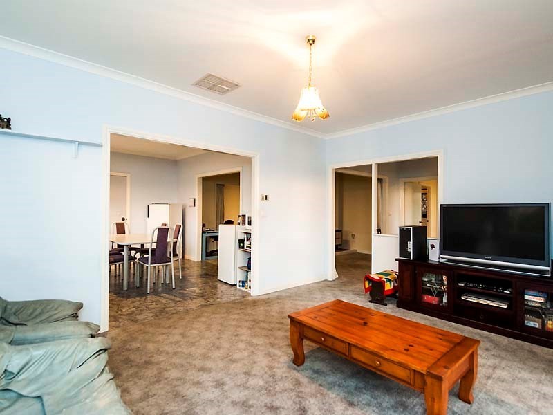 28 Derry Avenue, Mount Nasura WA 6112