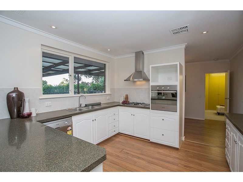 4 Ashurst Drive, Lesmurdie WA 6076