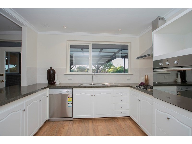 4 Ashurst Drive, Lesmurdie WA 6076