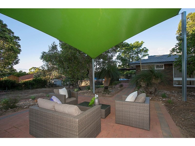 4 Ashurst Drive, Lesmurdie WA 6076