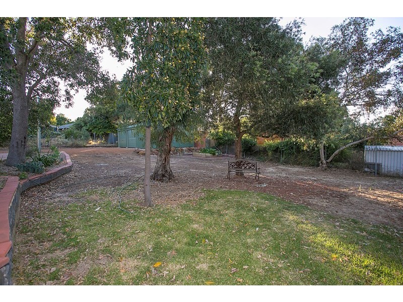 4 Ashurst Drive, Lesmurdie WA 6076