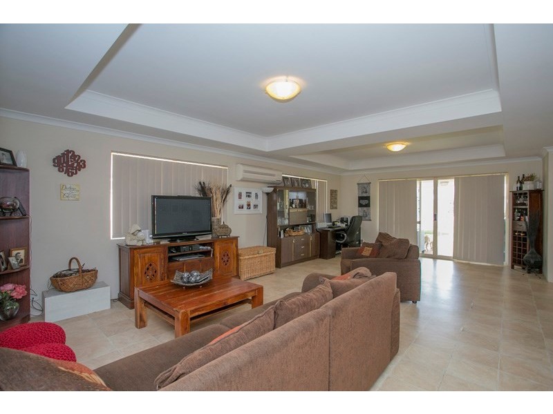 5 Saligna Bend, Wattle Grove WA 6107