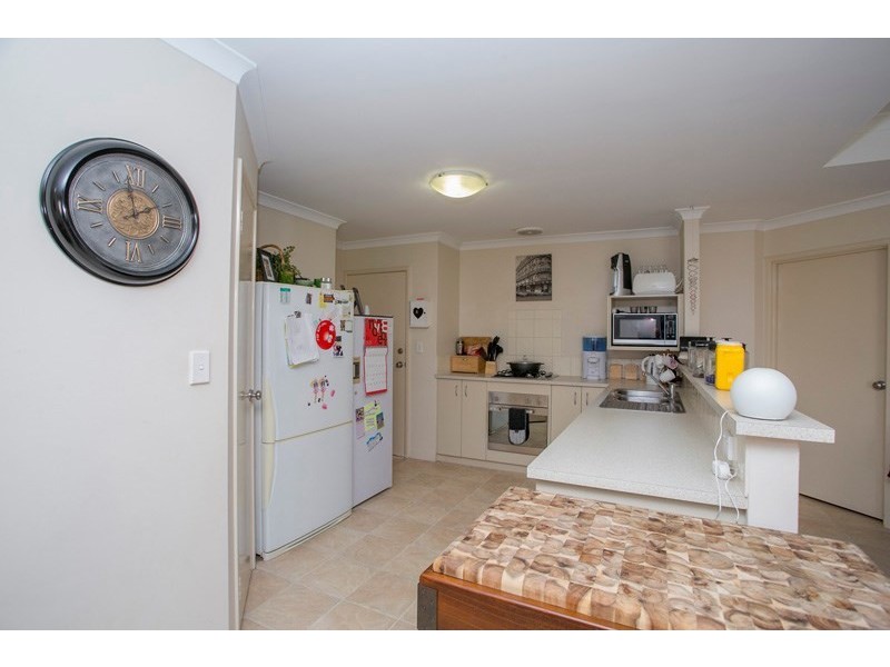 5 Saligna Bend, Wattle Grove WA 6107