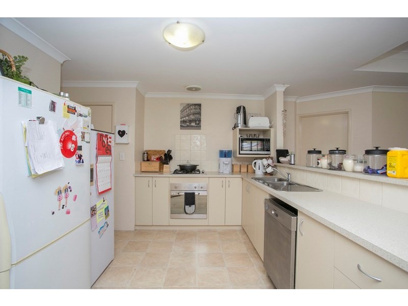 5 Saligna Bend, Wattle Grove WA 6107