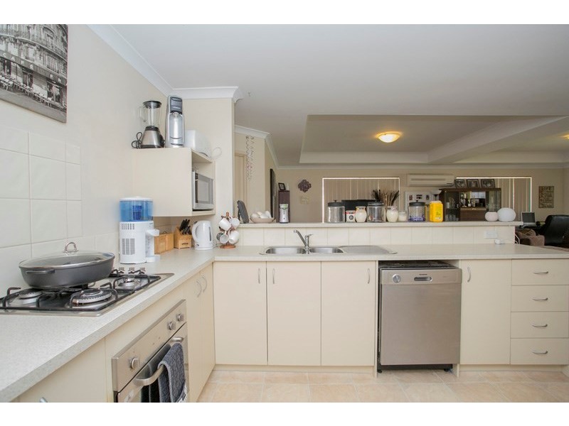 5 Saligna Bend, Wattle Grove WA 6107