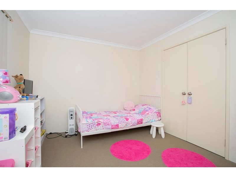 5 Saligna Bend, Wattle Grove WA 6107