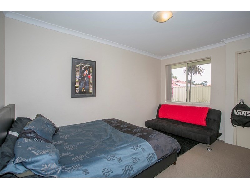 5 Saligna Bend, Wattle Grove WA 6107