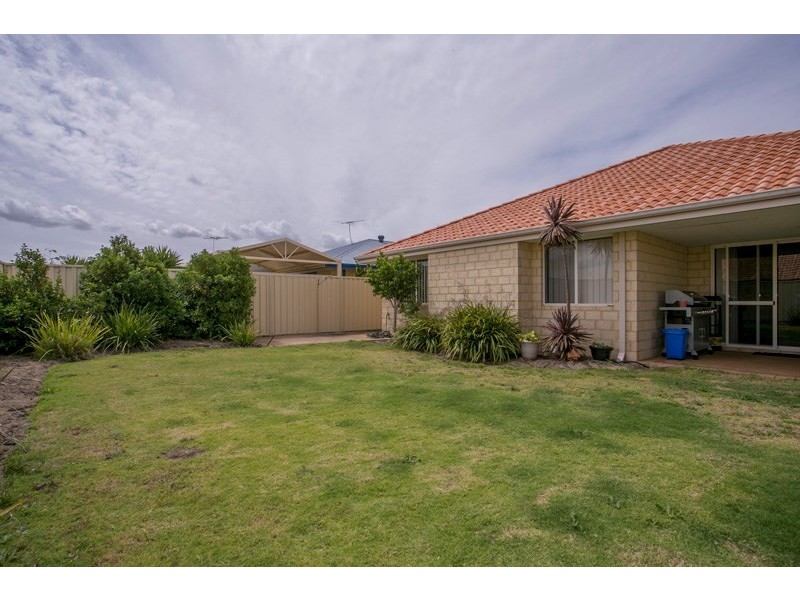 5 Saligna Bend, Wattle Grove WA 6107