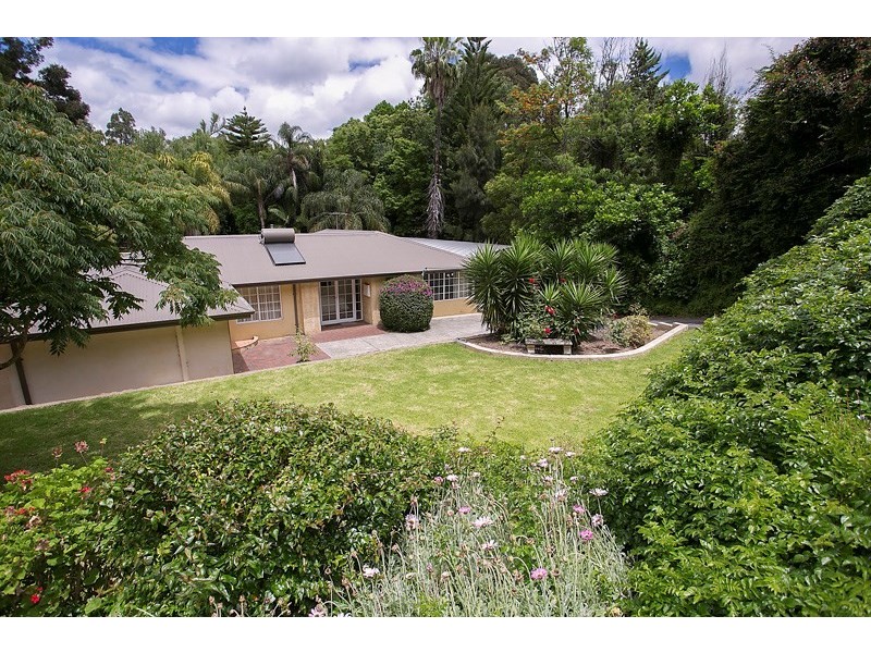 73 Falls Road, Lesmurdie WA 6076