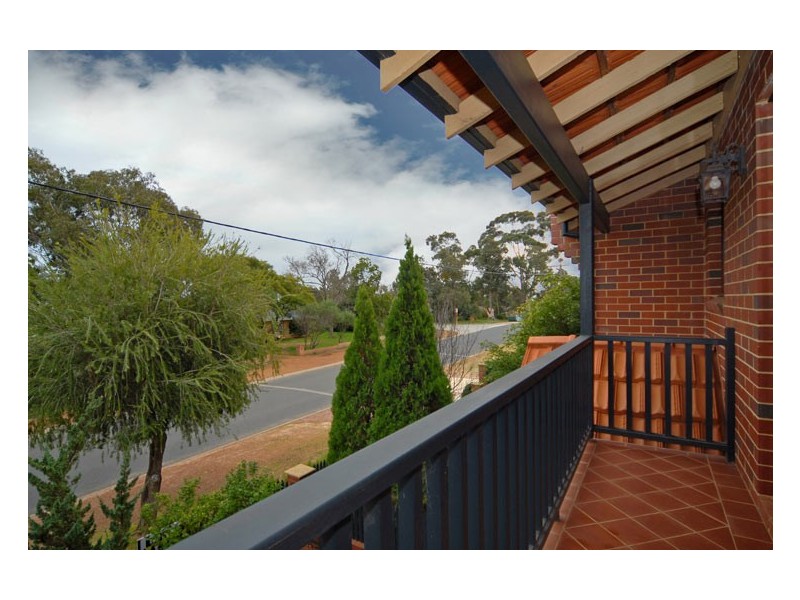 2/33 Central Road, Kalamunda WA 6076